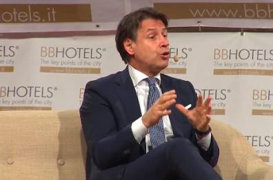 Il premier Conte a Ceglie Messapica scende in «Piazza»
