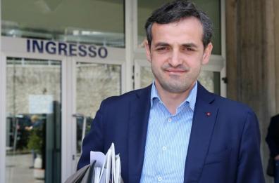 Aiuti alle imprese colpite da crisi: c'è un caso Viggiano, il sindaco prende i soldi del bando comunale