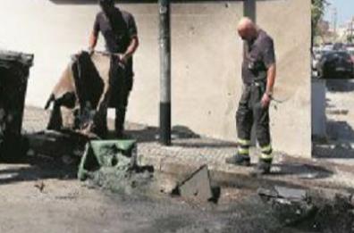 Gallipoli, bomba carta distrugge l'auto di una casalinga: mistero sul movente