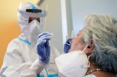 Coronavirus Puglia, cala numero contagiati: 4 nelle ultime 24 ore, un morto nel Leccese. Fase 3, tamponi dopo 72 ore per chi arriva dalla Grecia