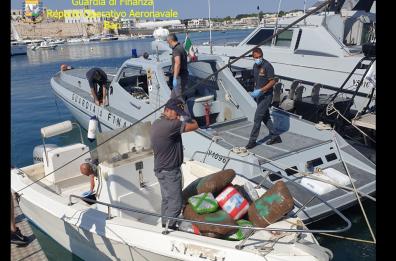 Sequestrati 180 kg di droga, arrestati due scafisti in Salento
