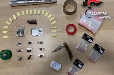 Fasano, spaccio di droga: arrestato 20enne di Monopoli trovato con hashish e ketamina 