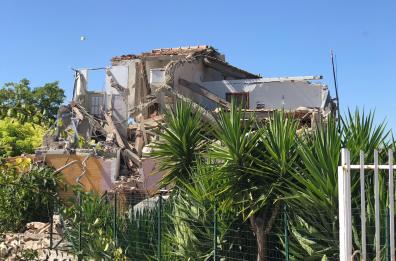 Troia, esplode bombola gas e crolla casa di campagna: un ferito FOTO