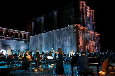 La «coronataranta»: festa popolare senza popolo
