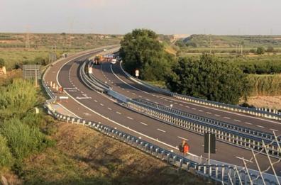 Cerignola, fallito assalto a portavalori sulla A16: trovati autogru e trattore rubati, uomini in fuga