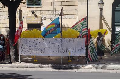 Lecce, operatori  sanitari senza contratto  da 14 anni. Sit-in davanti alla Prefettura