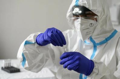 Vaccini,  tra caldo e dosi in diminuzione cambiano le prenotazioni