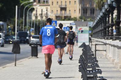 Bitonto, il negozio rinuncia a vendere monopattini e bici elettriche: «Poca sicurezza»