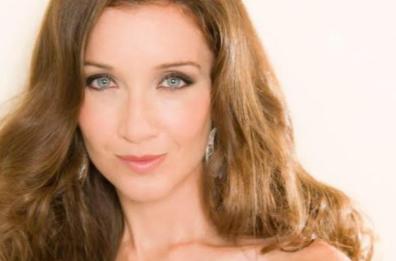 Luci su Carly Paoli, soprano inglese con radici salentine
