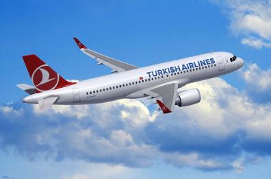 Taranto, dopo trapianto di capelli gli cade una valigia in testa in aereo: causa alla «Turkish Airlines»