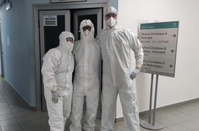 Taranto, quei medici-eroi pagati 3 euro per vincere il virus