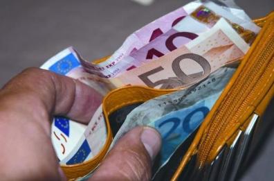 Potenza, trovano 950 euro durante la festa patronale e li restituiscono: premiati 3 ragazzi
