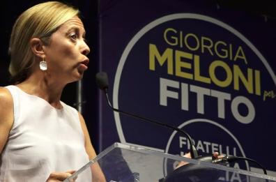 Meloni a Lecce a sostegno di Fitto: «Vedo vittoria in Puglia, poi cacceremo Conte»