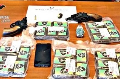 In vacanza a Gallipoli con armi e 2 kg di droga: arrestati due pusher milanesi