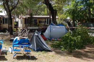 TOSCANA - Marina di Massa, albero cade su tenda: muoiono due sorelline
