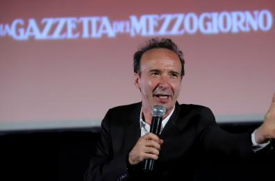 Benigni superstar al Bif&st di Bari: «Quando mi dissero di far lavorare Liz Taylor...» 