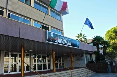Bari, la ricetta anti-Covid del liceo Salvemini: mascherine, misurazione temperatura, ingressi scaglionati