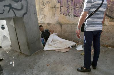 Clochard morti in strada a Bari: «Ciò che uccide sul serio è sentirsi abbandonati»
