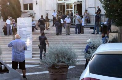 Positivi al Covid, ma vogliono tornare a lavorare nei campi: migranti in protesta a Foggia