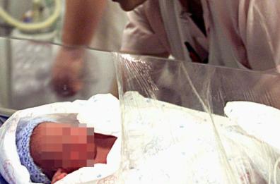Barletta, la neonata abbandonata dalla mamma vive da due mesi in ospedale