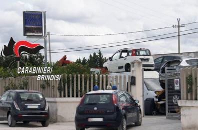 Torre Santa Susanna, sequestrato deposito di autodemolizioni: denunciata proprietaria 