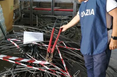 Bari, furto di rame sui binari dei treni: oltre 267 chili recuperati dalla polfer