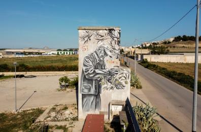Canosa, nuovo murales di Piskv dedicato all'agricoltura