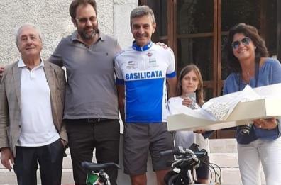 Da Firenze a Tito in bici per esaudire un desiderio della madre