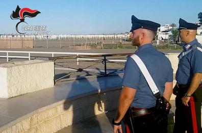 Margherita di Savoia, rubano zaino sotto ombrellone: arrestata coppia di 18enni incensurati 