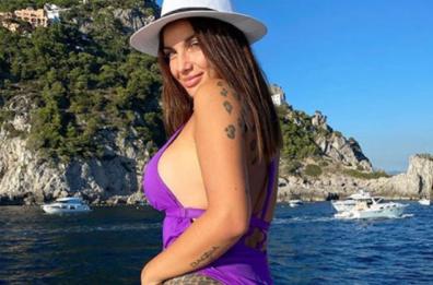 Elettra Lamborghini, ballo sexy a Capri sulle note di WAP VIDEO