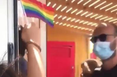Bandiera Lgbt strappata al comizio di Salvini a Brindisi: la rabbia del Gay Center