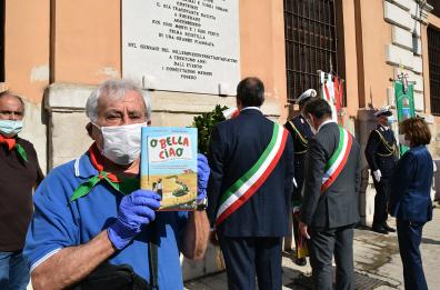 Bari, deposta corona d'alloro per ricordare anniversario della difesa del porto 