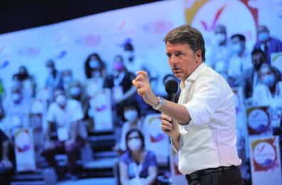 La sfida di Renzi a Emiliano «Lui e Fitto per me sono pari»