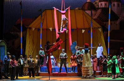 «Se Donizetti va al circo e si diverte..»: bene la prima al Petruzzelli