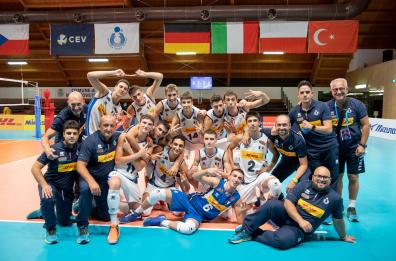Europei di volley, la baby Italia vola in finale. Velasco: «Puglia florida, il Sud prenda spunto»
