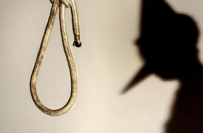 San Pietro Vernotico, manda foto con cappio al collo chiedendo soldi agli amici 