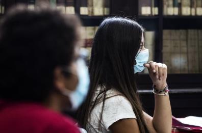 Coronavirus Italia, nuovo picco contagi (+1585) e altri 12 decessi: boom di tamponi, oltre 100mila 