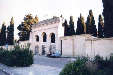 Nardò, propaganda elettorale al cimitero: si indaga
