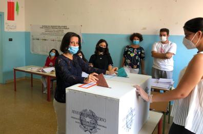 Regionali Puglia, Laricchia vota ad Adelfia nella scuola «Aldo Moro»