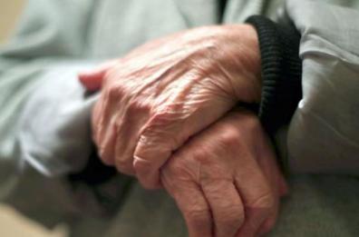 Bari, anziana morì dopo due cadute in Rssa: chiuse le indagini per 2 infermieri e il coordinatore