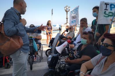 Bari, per le protesi tutto rinviato fra le polemiche