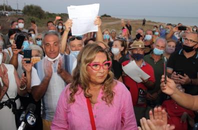 Manduria, reflui depurati in mare il «no» di Romina Power 