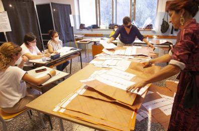 Comunali, a Trani è Bottaro bis. Ballottaggio a Modugno, Corato, Andria e nella città dei Sassi. A Matera sfida tra  Sassone-Bennardi 