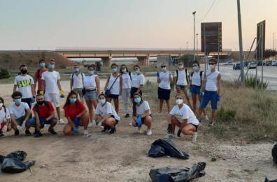 Barletta, giovani volontari con impegno ripuliscono tutta la città