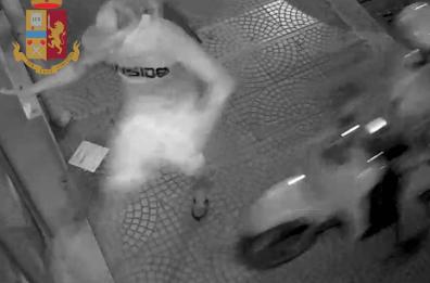 Taranto, furti con spaccata: arrestato 28enne «tradito» dai tatuaggi 