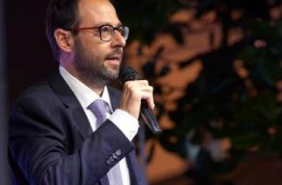 Mittal Taranto, Patuanelli: «Serve sostenibilità su tutti i fronti»