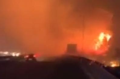 Taranto, bruciano sterpaglie: incendio divampa vicino ponte Punta Penna