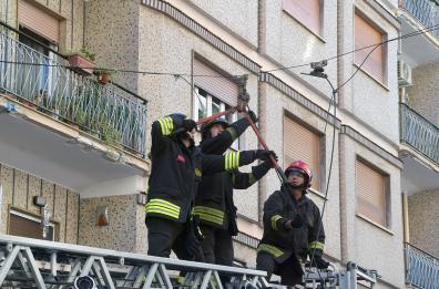 Bari, caos in strada a Carrassi: tranciati i cavi della filovia