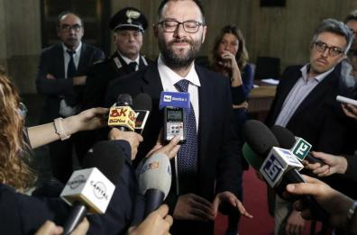 Ex Ilva, oggi vertice da Patuanelli: ArcelorMittal convocata in Prefettura