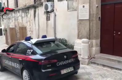 Svaligia villette a Monopoli: pizzicato dai carabinieri li aggredisce, arrestato 26enne